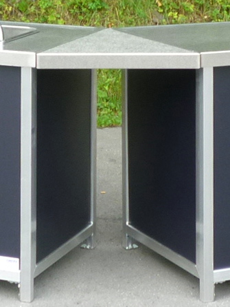 45-Grad-Eckverbindungsstück für EKT-A Thekenelemente mit gelber Frontverkleidung im Outdoor-Einsatz