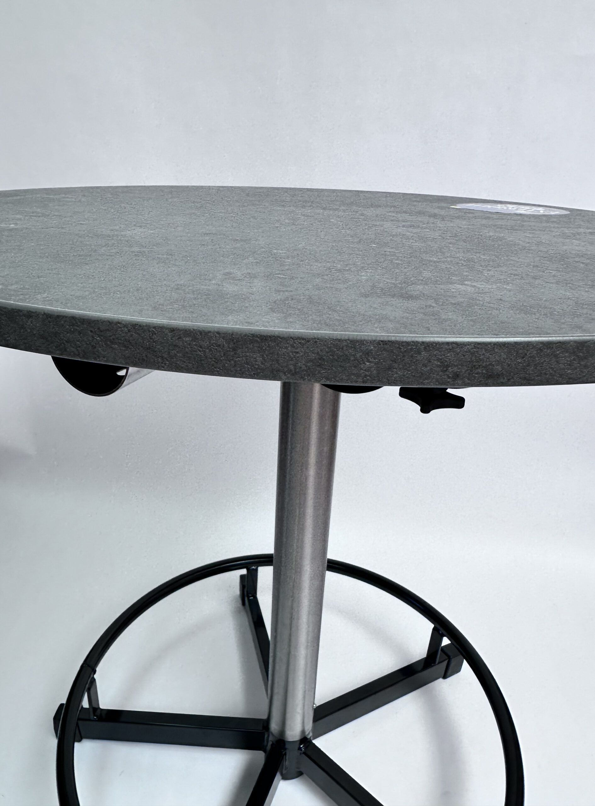 Praktisch Stehtisch - Marmor Anthrazit mit HPL-Tischplatte, Edelstahl-Säule und Fußring